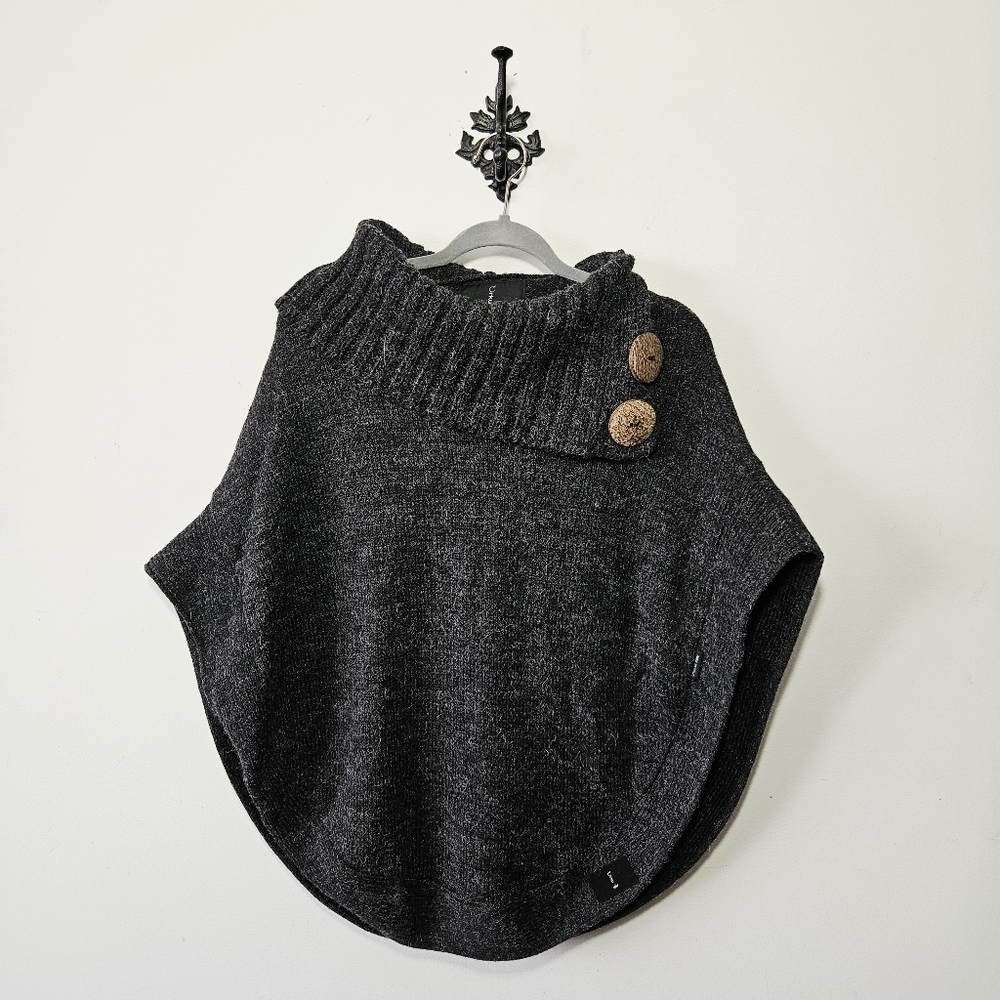 Urku Alpaca Wool Poncho One Size Grey Coconut Shell Buttons Sustainable EUC